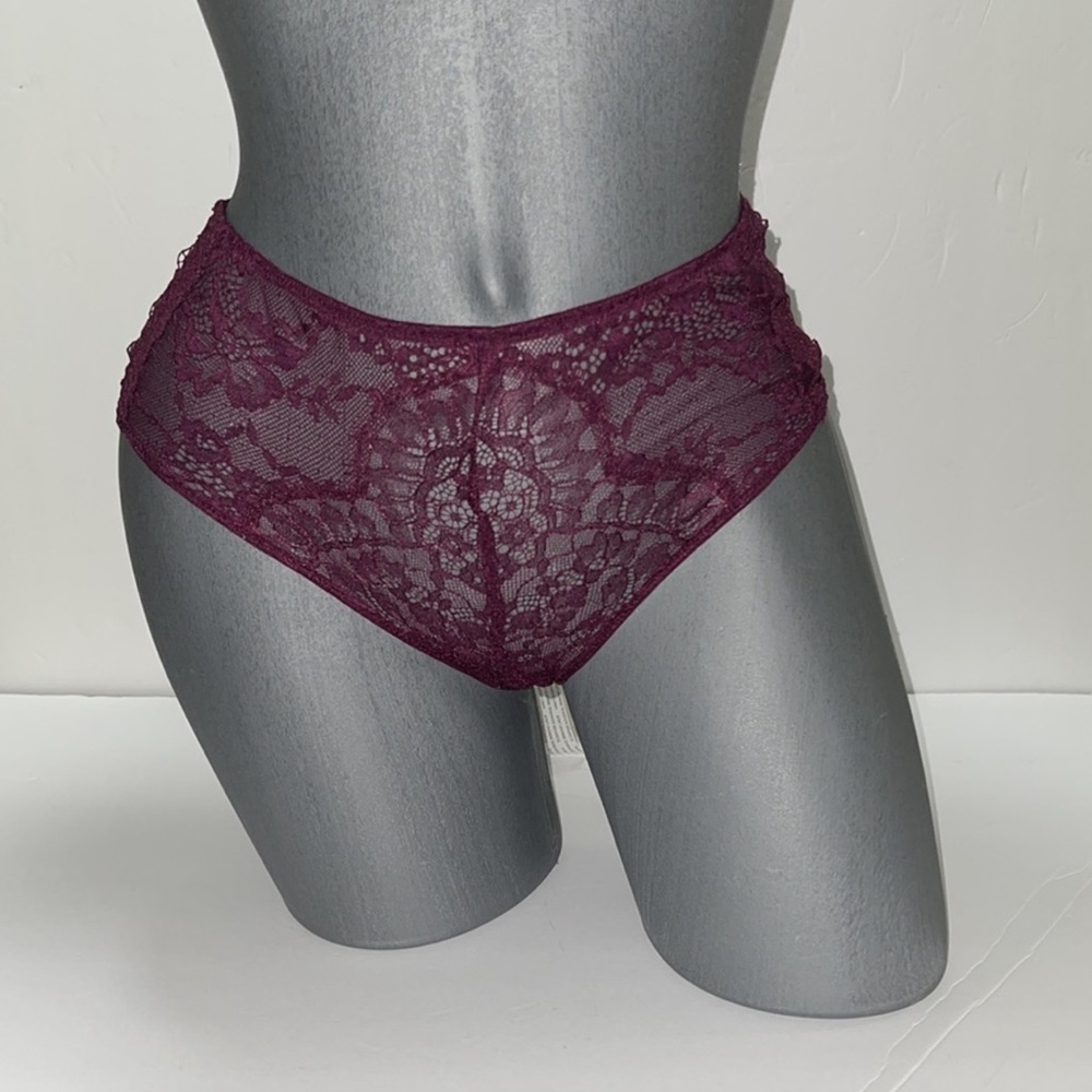 Victoria’s Secret Very Sexy Mid-Rise Lace Thong Panty String. Size XSmall. NWT